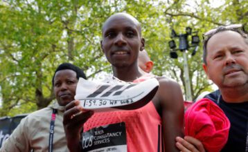Sabastian Sawe storms to 1:59:30 in London, breaking the marathon’s ultimate barrier. Photo: London Marathon